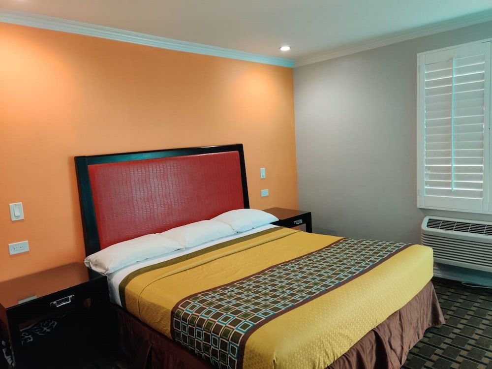 LYFE INN & SUITES by AGA - LAX Airport Standard Room, 1 King Bed