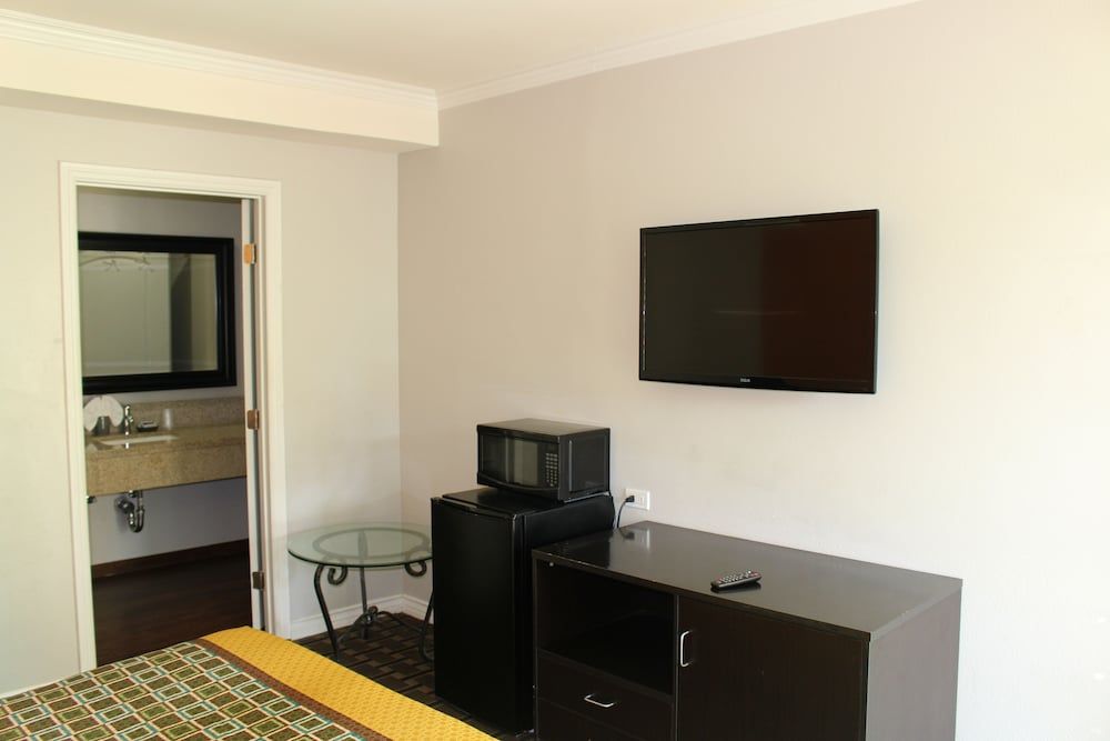 LYFE INN & SUITES by AGA - LAX Airport Standard Room, 1 King Bed 23