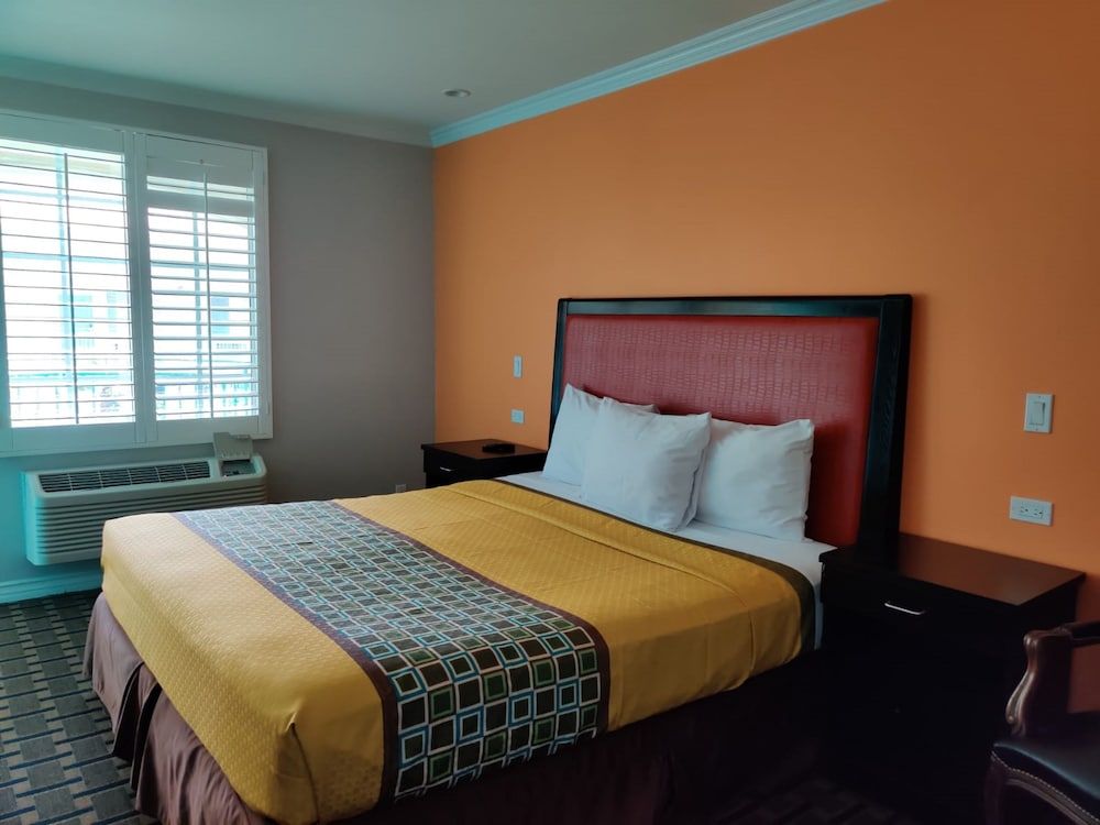 LYFE INN & SUITES by AGA - LAX Airport Standard Room, 1 King Bed 2