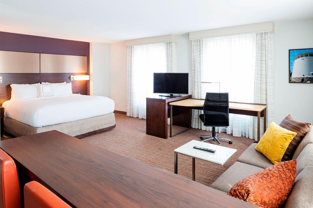 Studio, 1 King Bed with Sofa bed, Corner