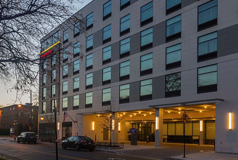 undefined Hampton Inn Chicago North-Loyola Station 4