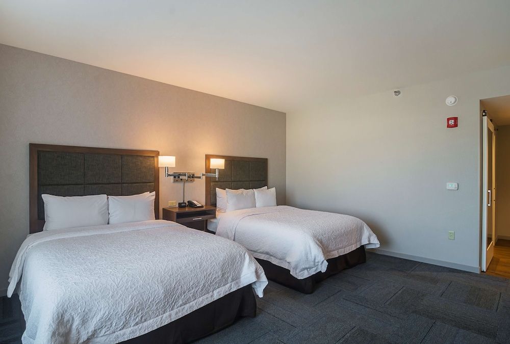 Hampton Inn Chicago North-Loyola Station Room, 2 Queen Beds, Accessible (Roll In Shower, Mobility)