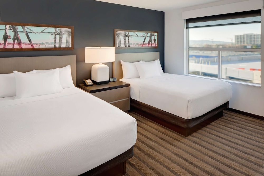 Accessible Den Guestroom/Tub 2 Queen Beds