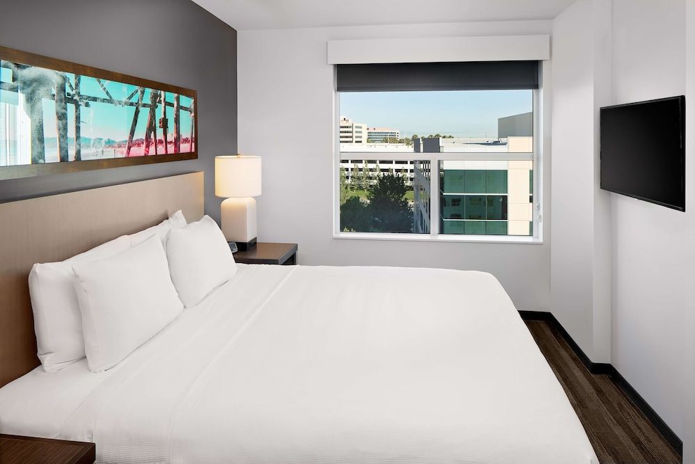 Suite, 1 Bedroom, Kitchen