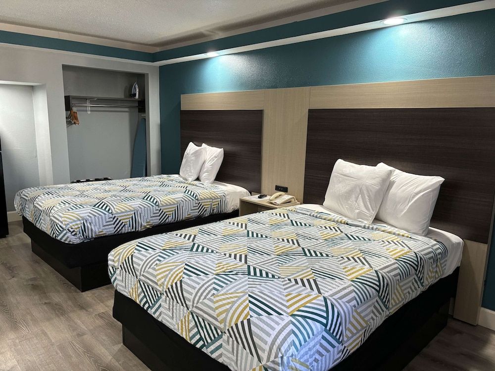 Standard Suite, 1 Queen Bed, Accessible, Smoking
