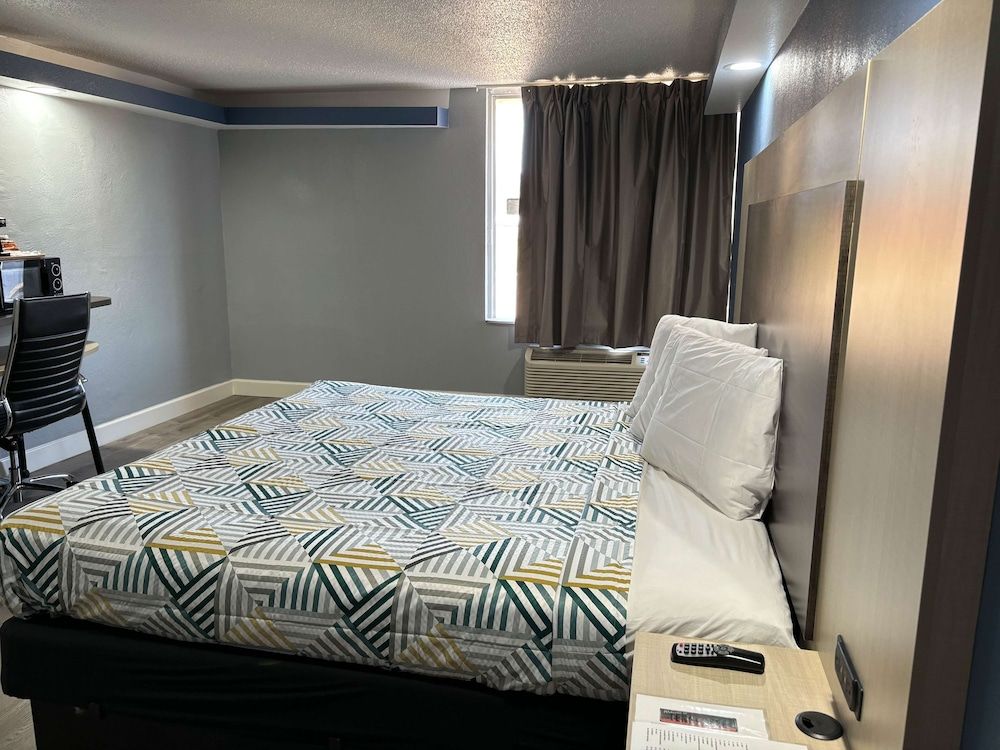 Standard Room, 1 King Bed, Non Smoking, Refrigerator & Microwave