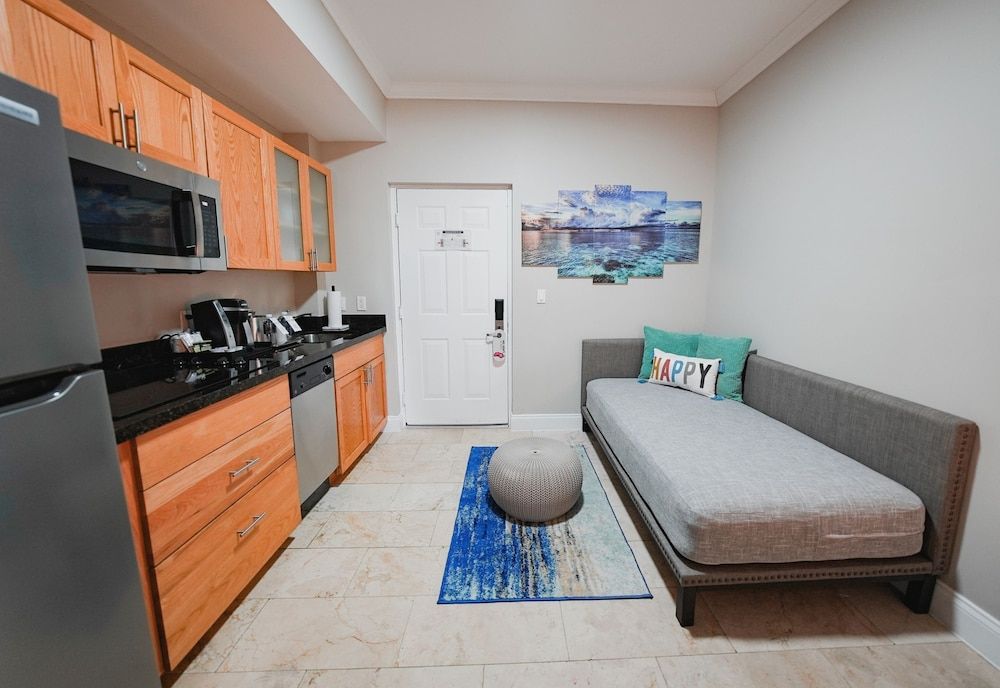 Nuvo Suites Hotel Executive Suite, 1 Bedroom, Kitchen 6