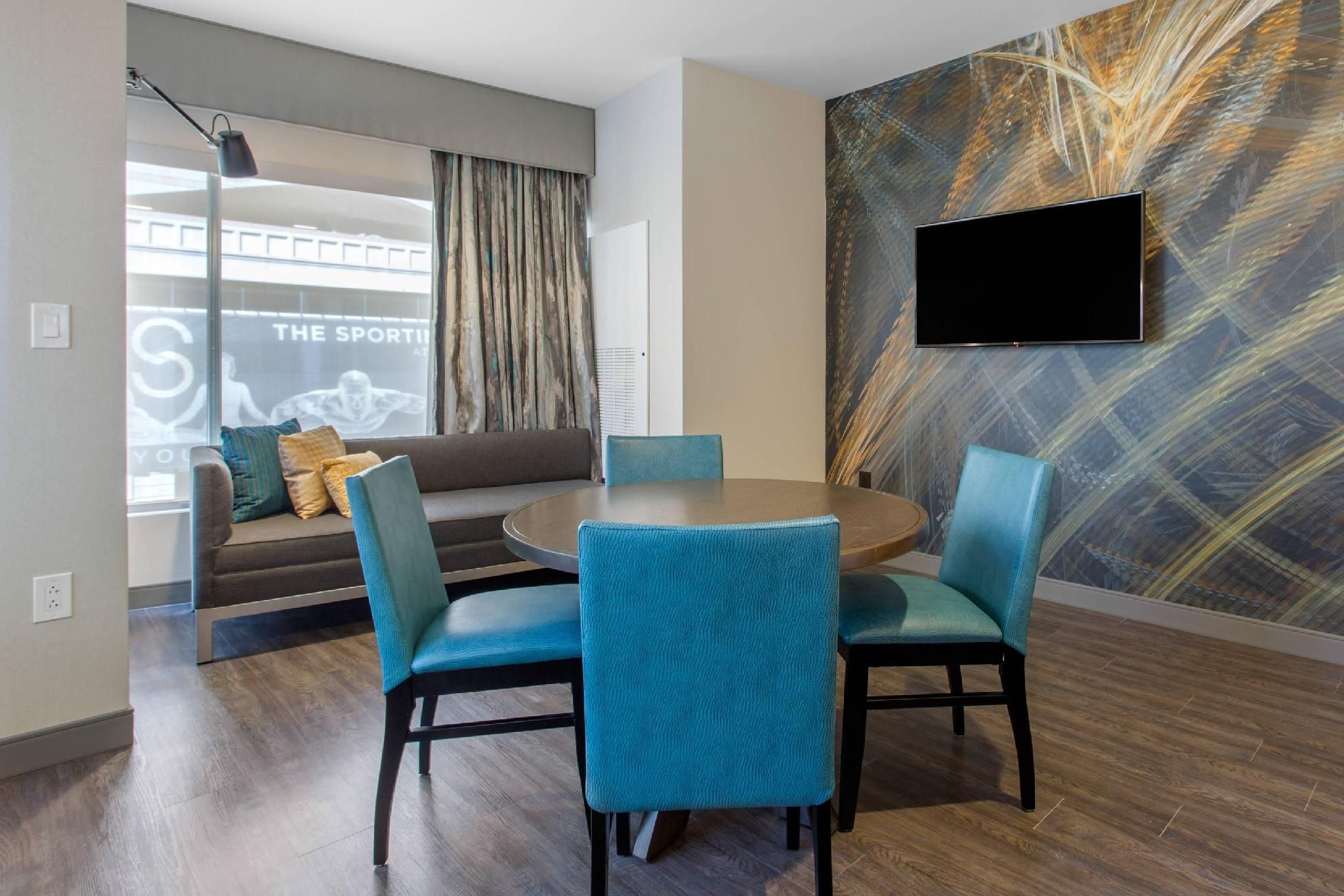 1 King Bed, Nonsmoking, Upgrade