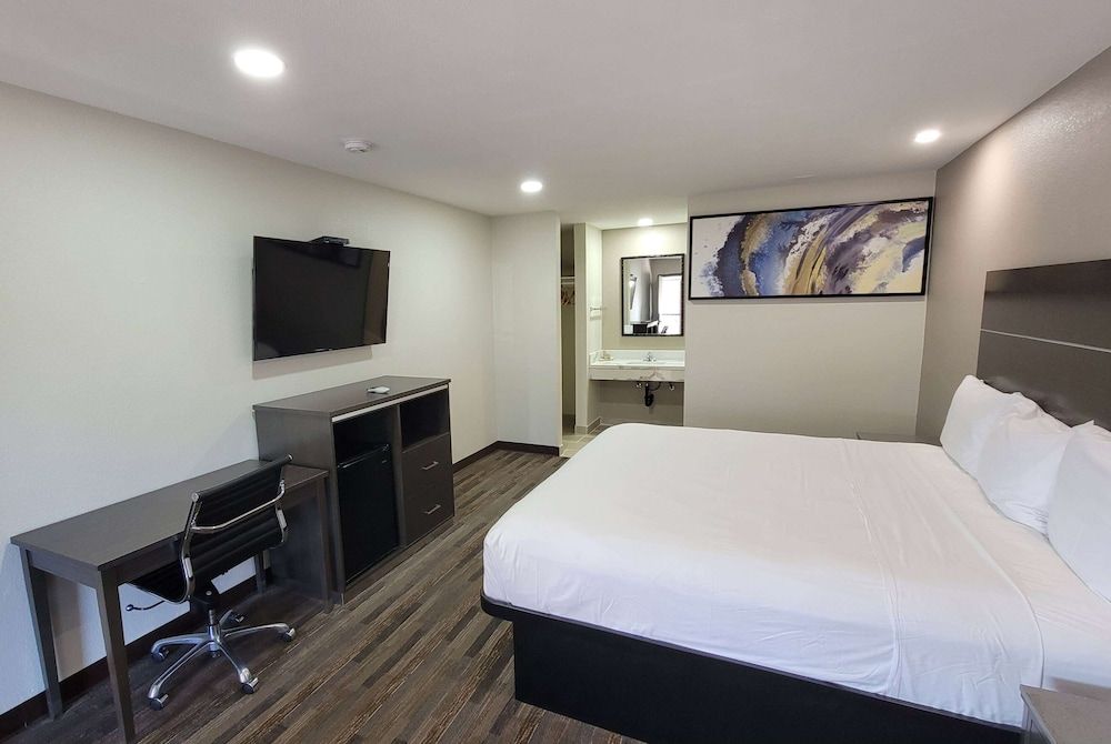 Travelodge by Wyndham Buena Park Room, 1 King Bed, Non Smoking 3