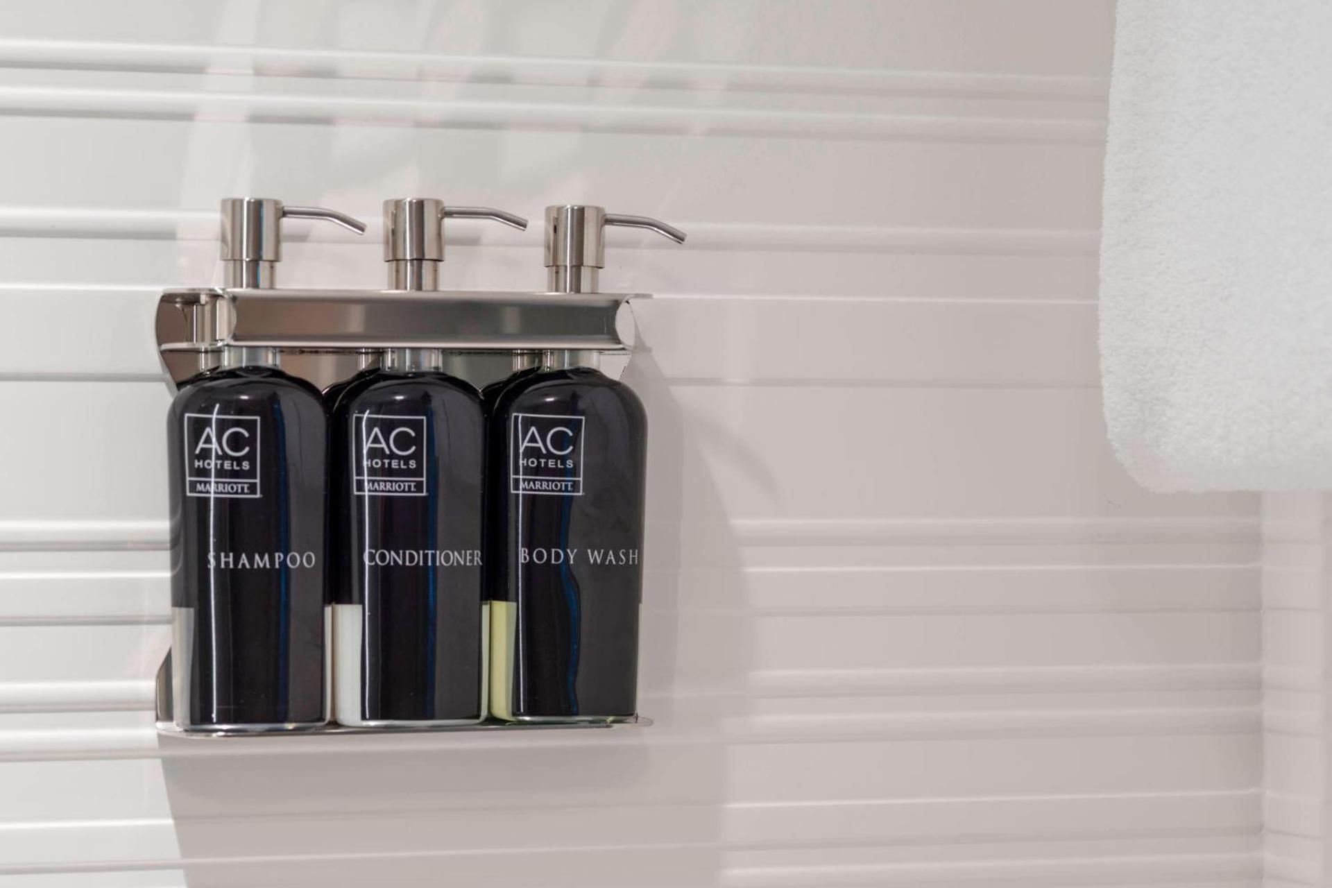 King Room - Mobility and Hearing Accessible with Tub