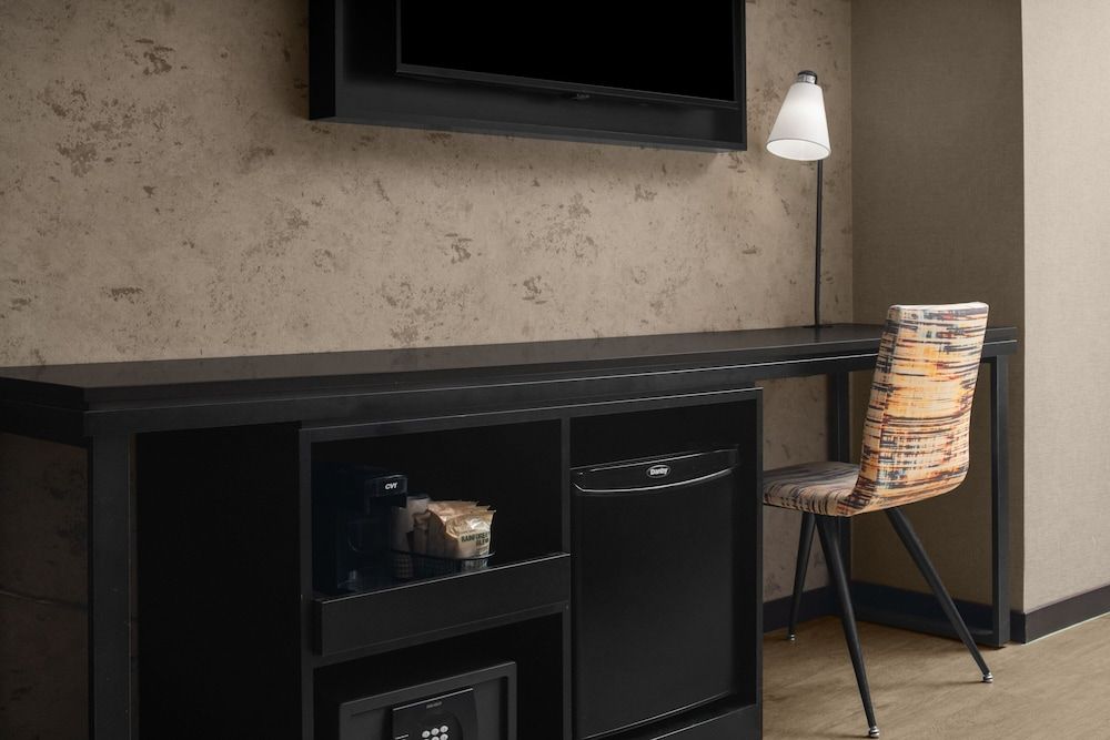 Courtyard by Marriott New York World Trade Center Area Room, 1 King Bed, Non Smoking 7