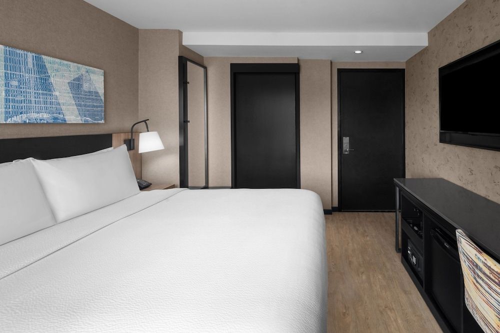 Courtyard by Marriott New York World Trade Center Area Room, 1 King Bed, Non Smoking 2