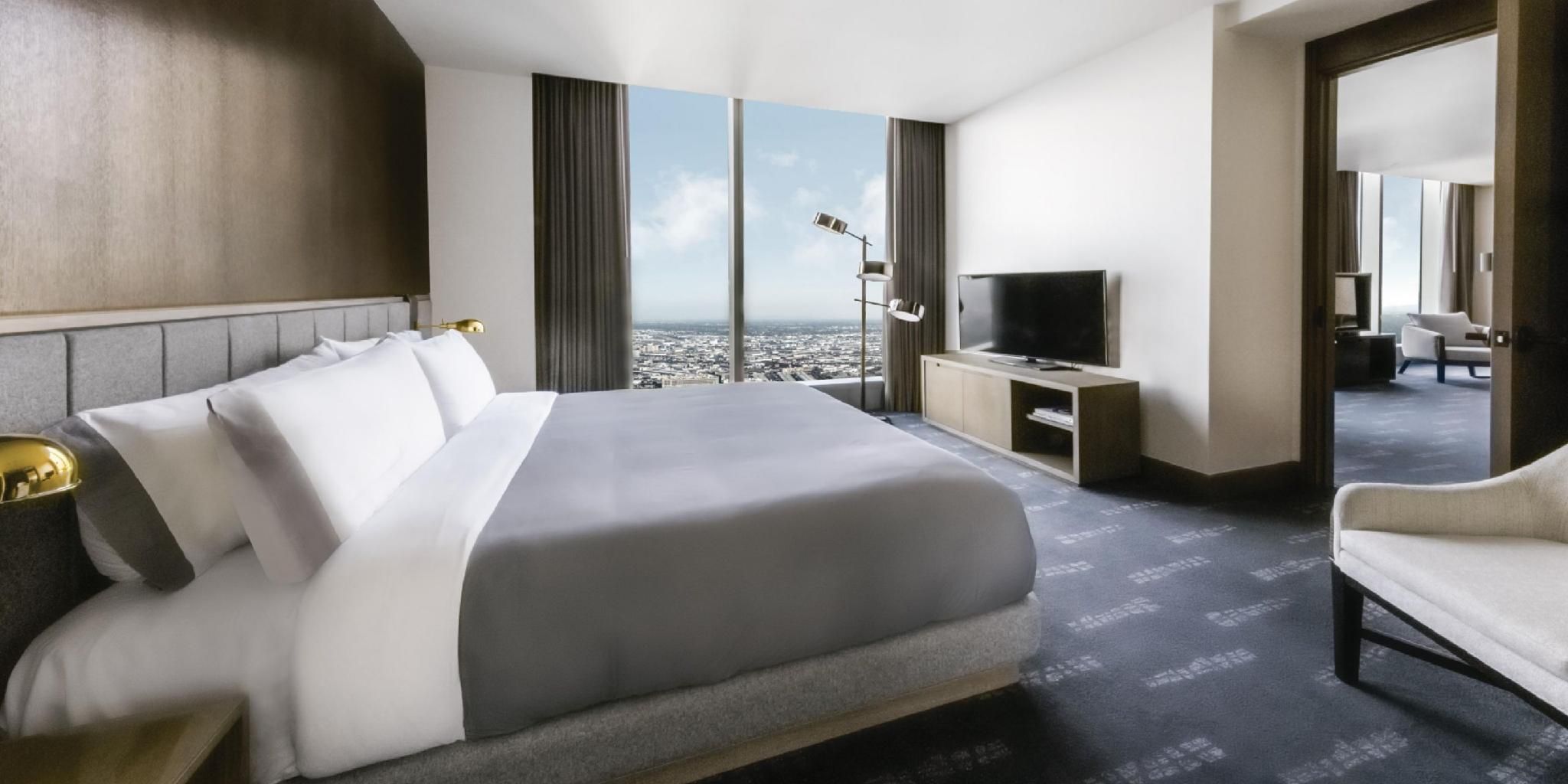 1 Bedroom Suite Club Lounge Accessible City View