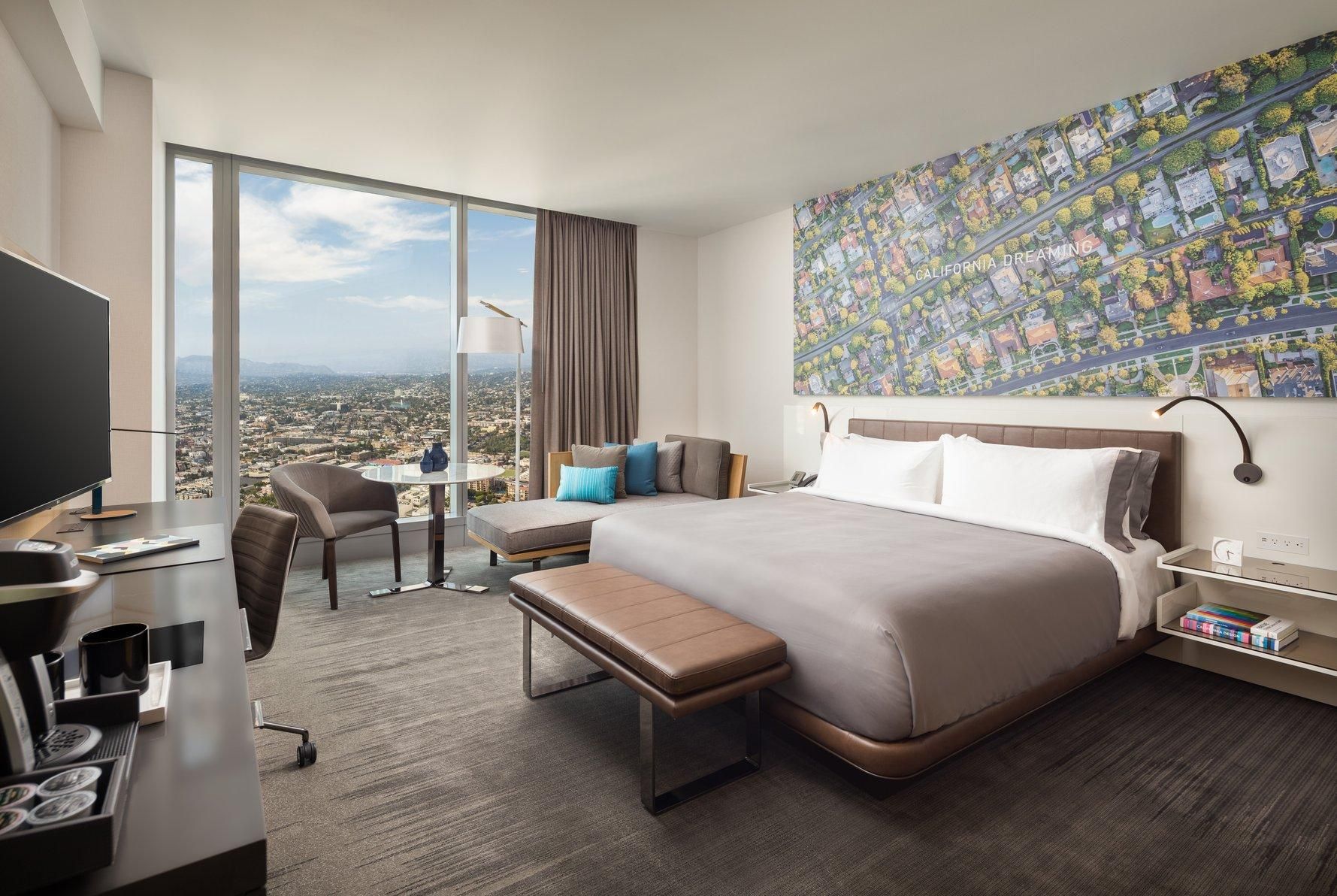 1 King Classic Club Lounge Accessible City View