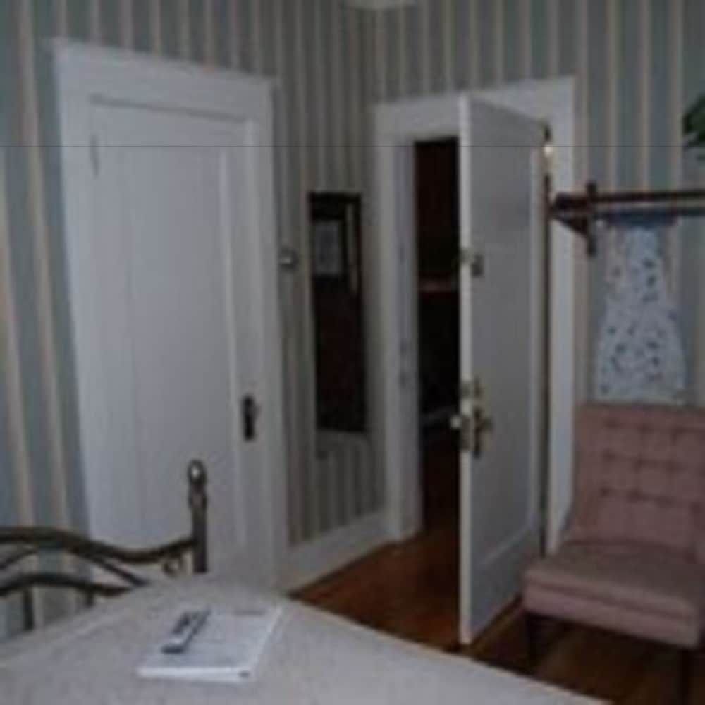 Room, Private Bathroom (Garden Room)