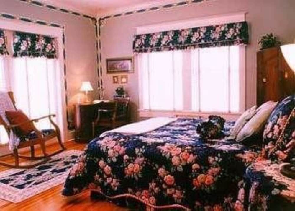 Room, Private Bathroom (Balcony Room)