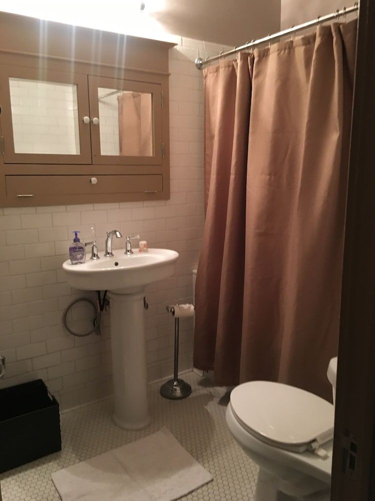 Far View - A Bed & Breakfast Estate Room, Private Bathroom (Star Room) 3