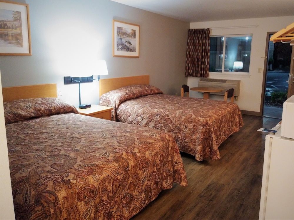 Sugarloaf Mt Motel Standard Room, 2 Queen Beds 2