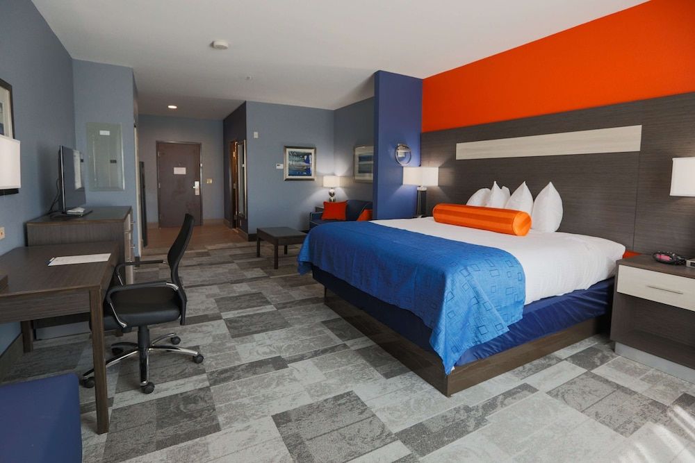 Best Western Plus Wewoka Inn & Suites Suite, 1 King Bed, Non Smoking, Refrigerator & Microwave