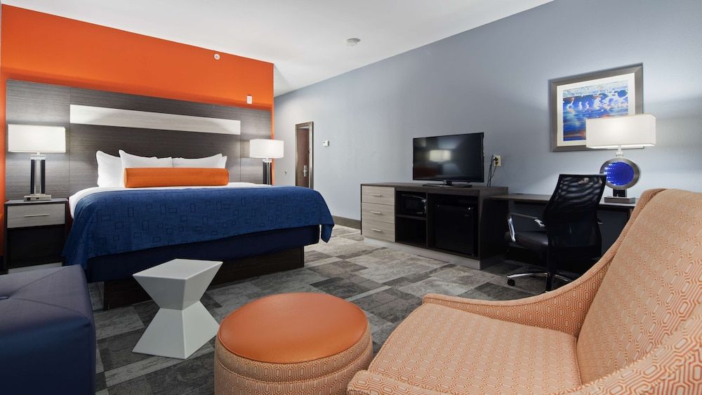 Best Western Plus Wewoka Inn & Suites Standard Room, 1 King Bed, Non Smoking, Refrigerator & Microwave 2