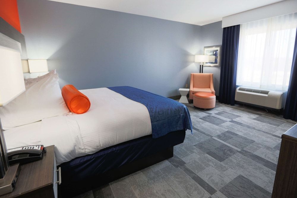 Best Western Plus Wewoka Inn & Suites Standard Room, 1 King Bed, Non Smoking, Refrigerator & Microwave 3