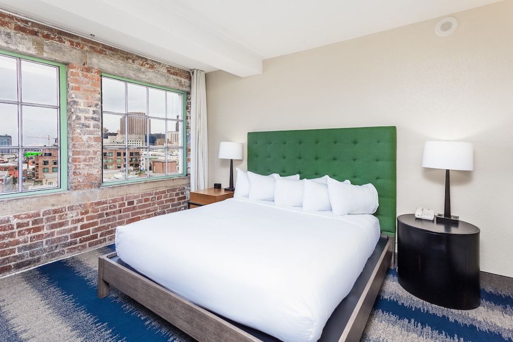 Suite, 1 King Bed with Sofa bed, Bathtub