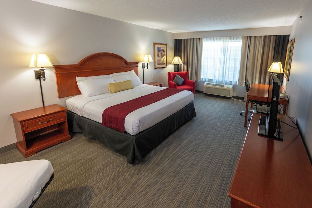 Deluxe Room, 1 King Bed, Accessible, Non Smoking (Bathtub)