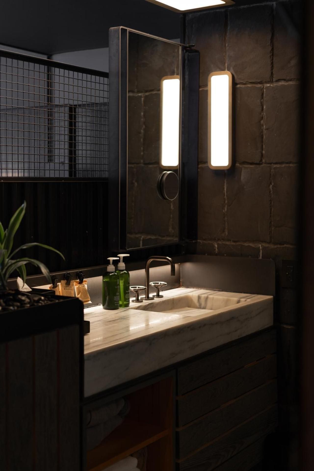 1 Hotel Brooklyn Bridge Harbor 2 Beds 3