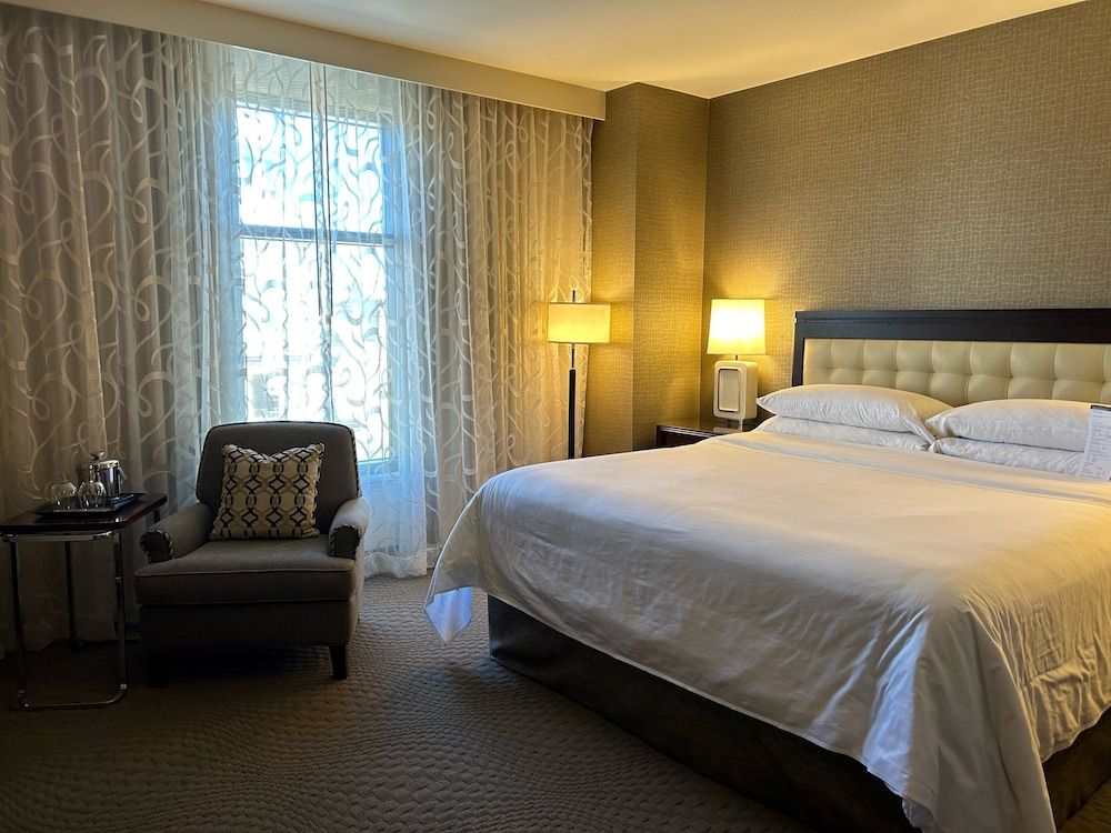 Room, 1 King Bed, Non Smoking (Hearing Accessible)
