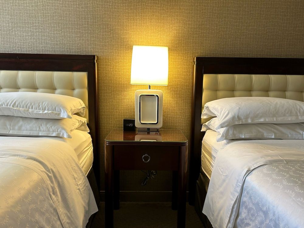 Room, 2 Queen Beds, Non Smoking (Mobility Accessible, Roll-in Shower)