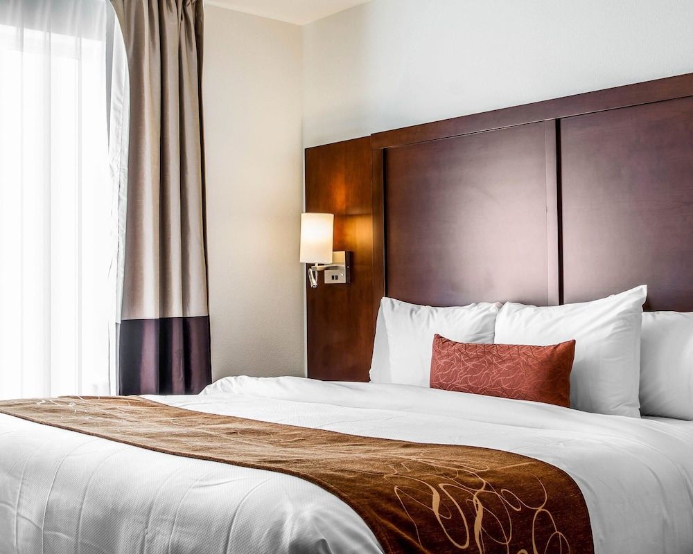 Suite, 1 King Bed with Sofa bed, Non Smoking