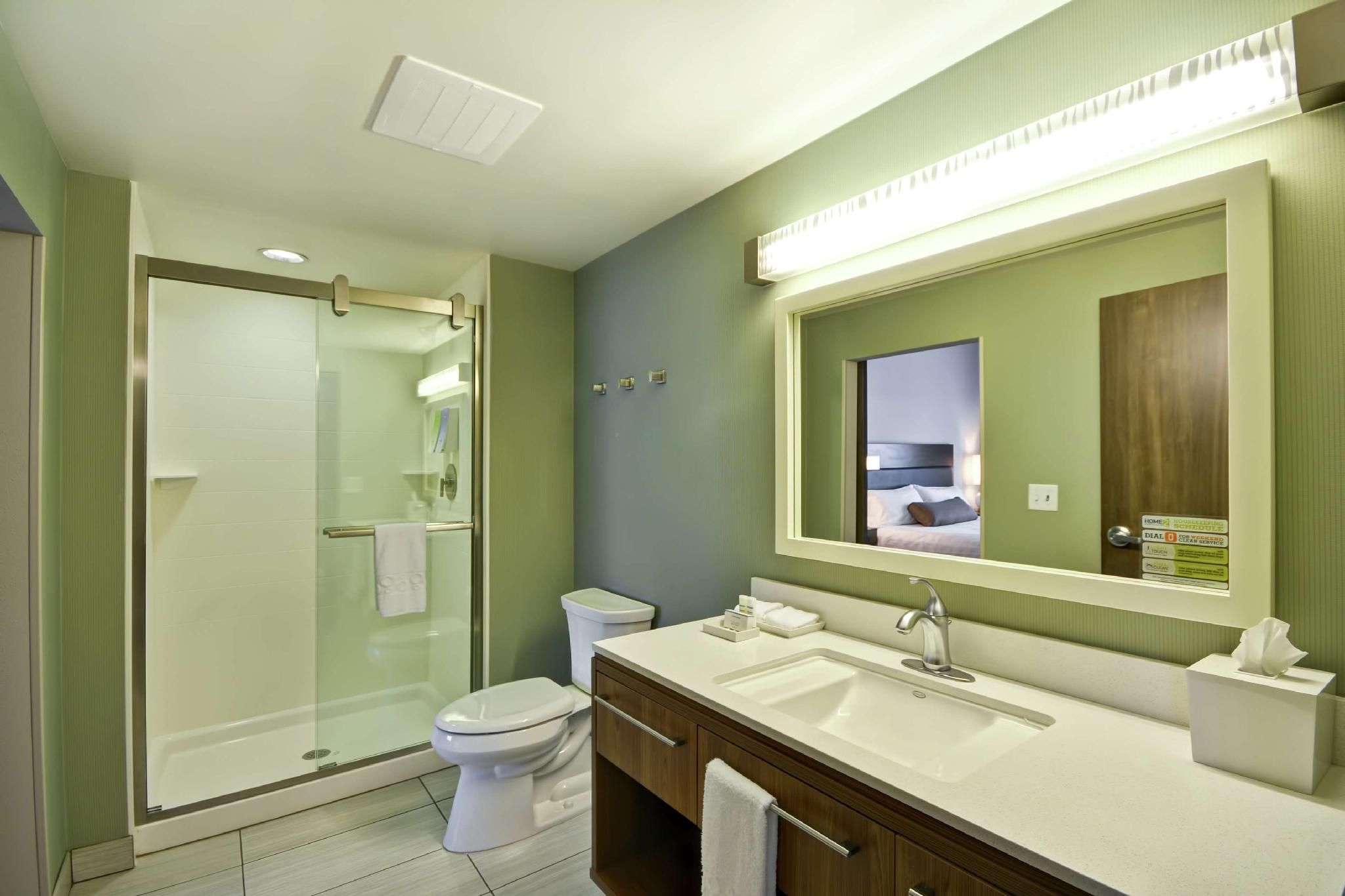 1 KING BED 1 BEDROOM SUITE NONSMOKING