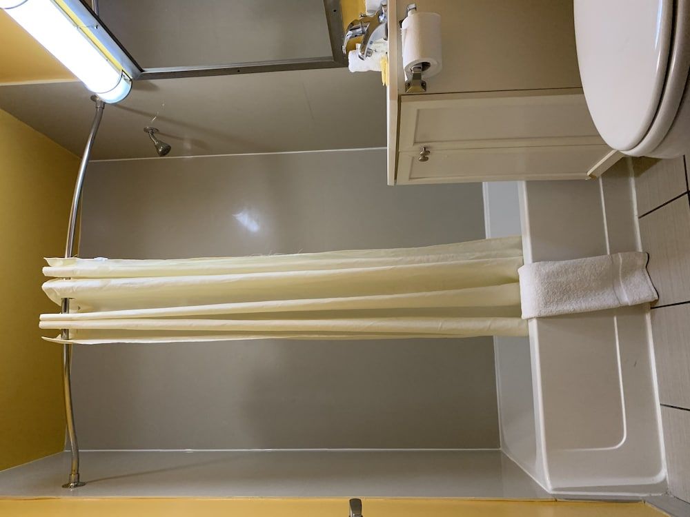 Scottish Inns Room, 1 Queen Bed, Smoking 5