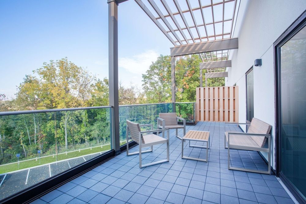 Studio, 1 King Bed, Non Smoking, Balcony