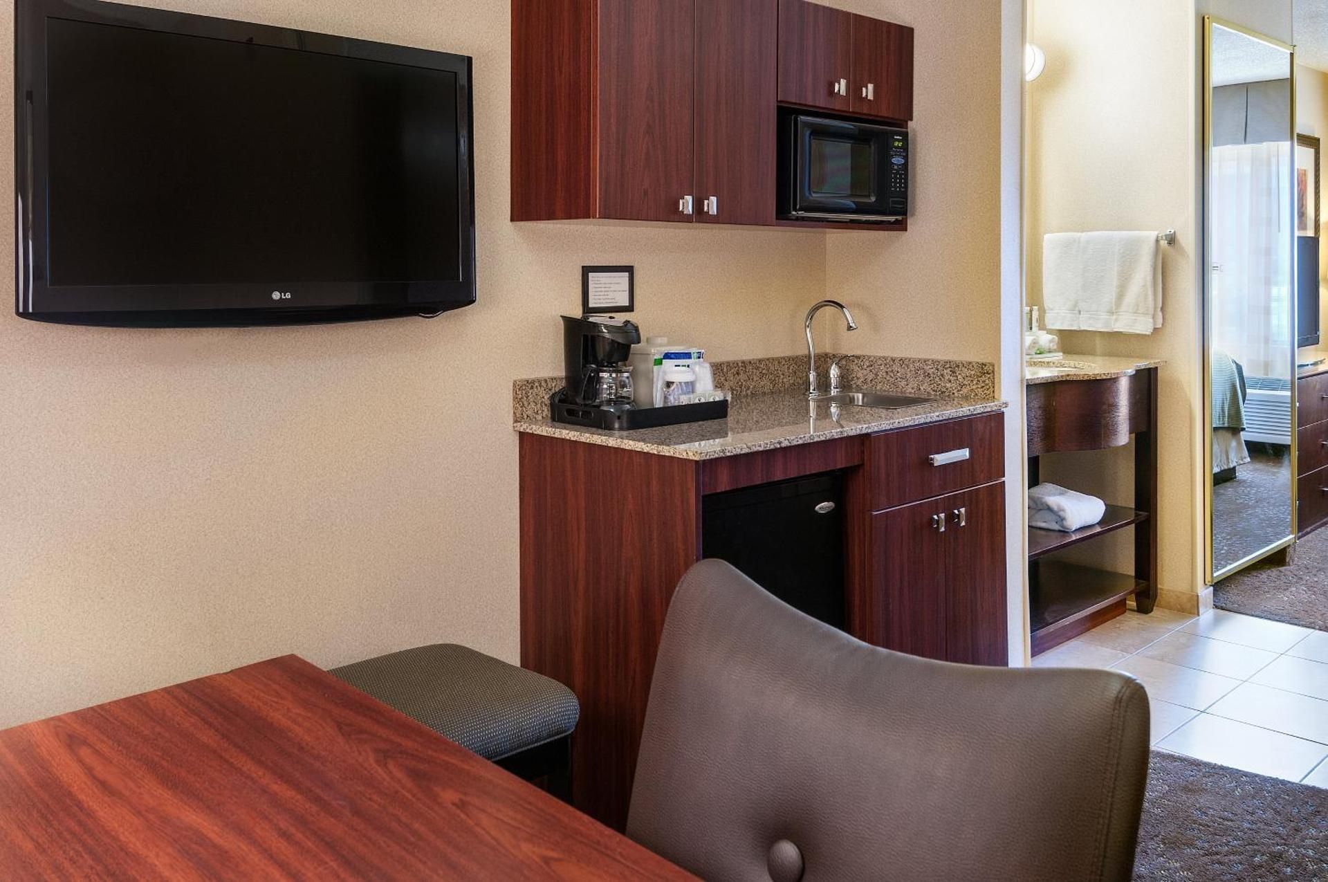 1 King Suite
