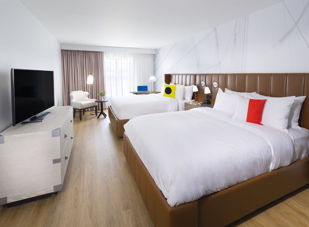 Room, 2 Queen Beds, Accessible (Communications, Roll-In Shower)