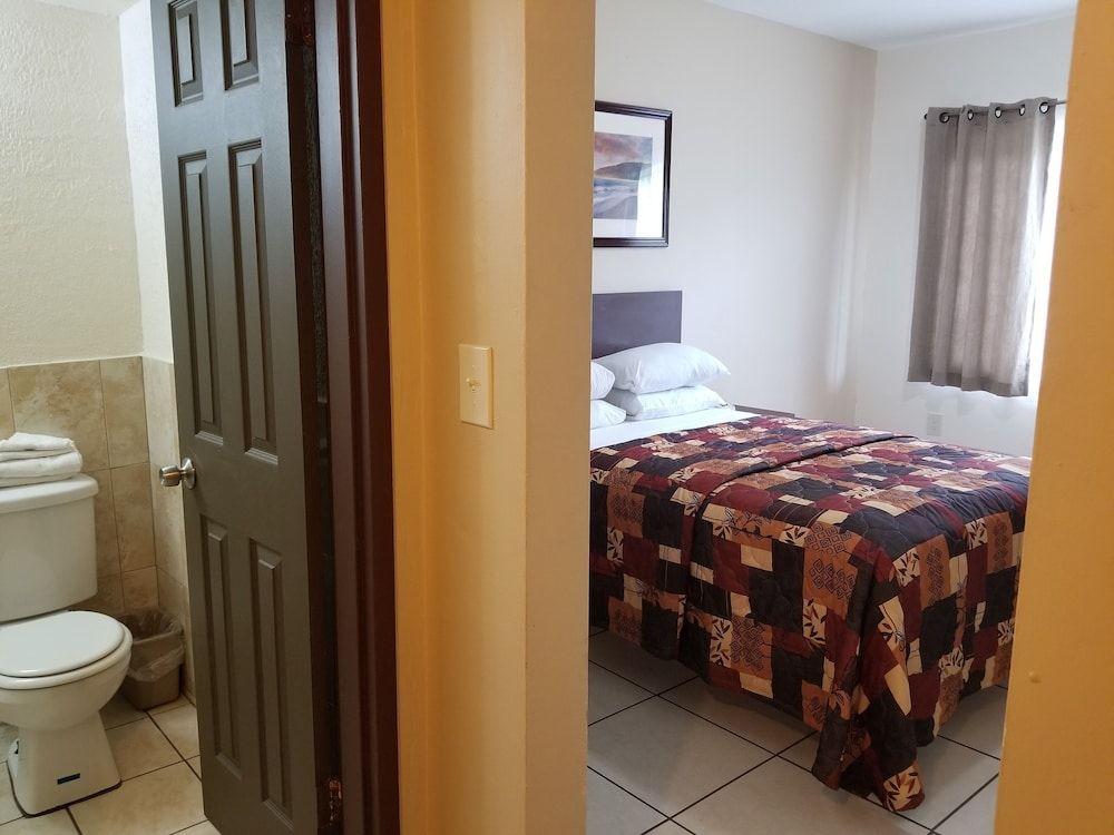 Parkway Inn Airport Motel Miami Economy Single Room, 1 Double Bed, Non Smoking 6