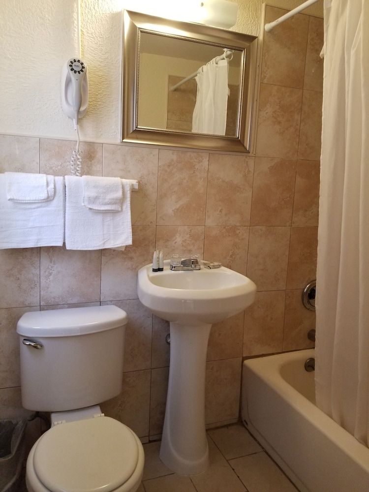 Parkway Inn Airport Motel Miami Economy Single Room, 1 Double Bed, Non Smoking 11