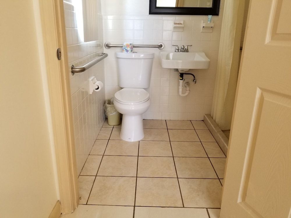 Parkway Inn Airport Motel Miami Economy Single Room, Accessible, Non Smoking 5