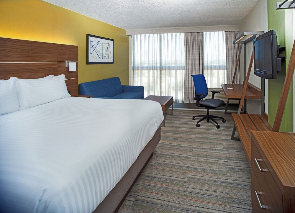 Standard Room, 1 King Bed (Street View)