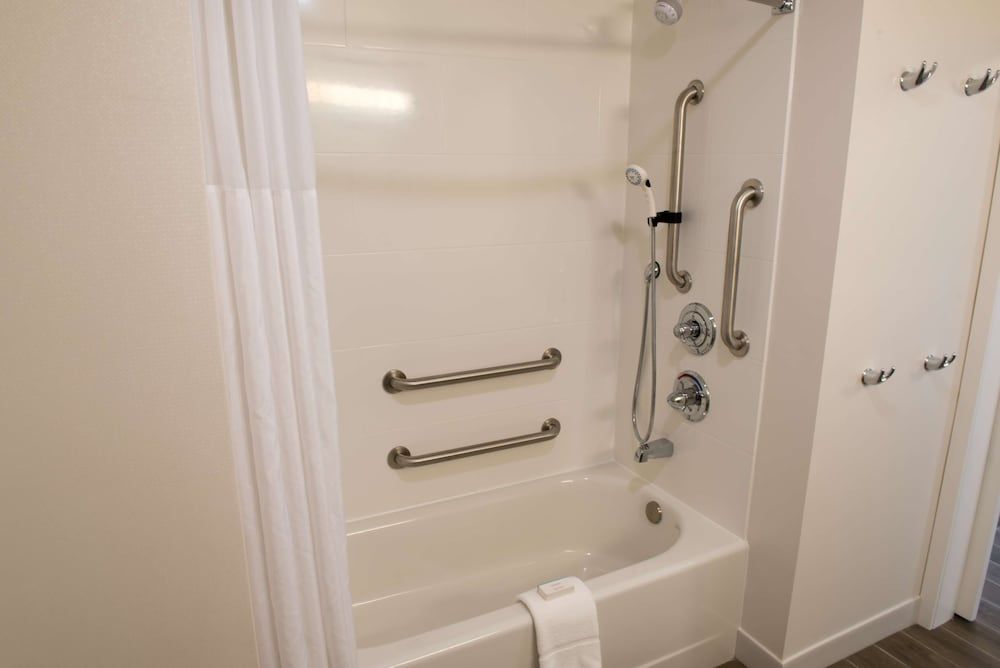 Room, 1 King Bed, Accessible, Non Smoking (mob/hearing acc w/ bathtub)