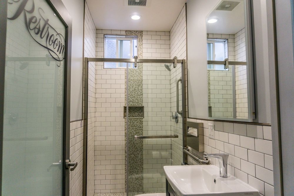 Ram's Hotel 1 Queen Bed with Sofa Bed, Shared Bathroom 21