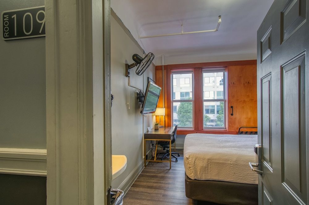 Ram's Hotel 1 Queen Bed with Sofa Bed, Shared Bathroom 28