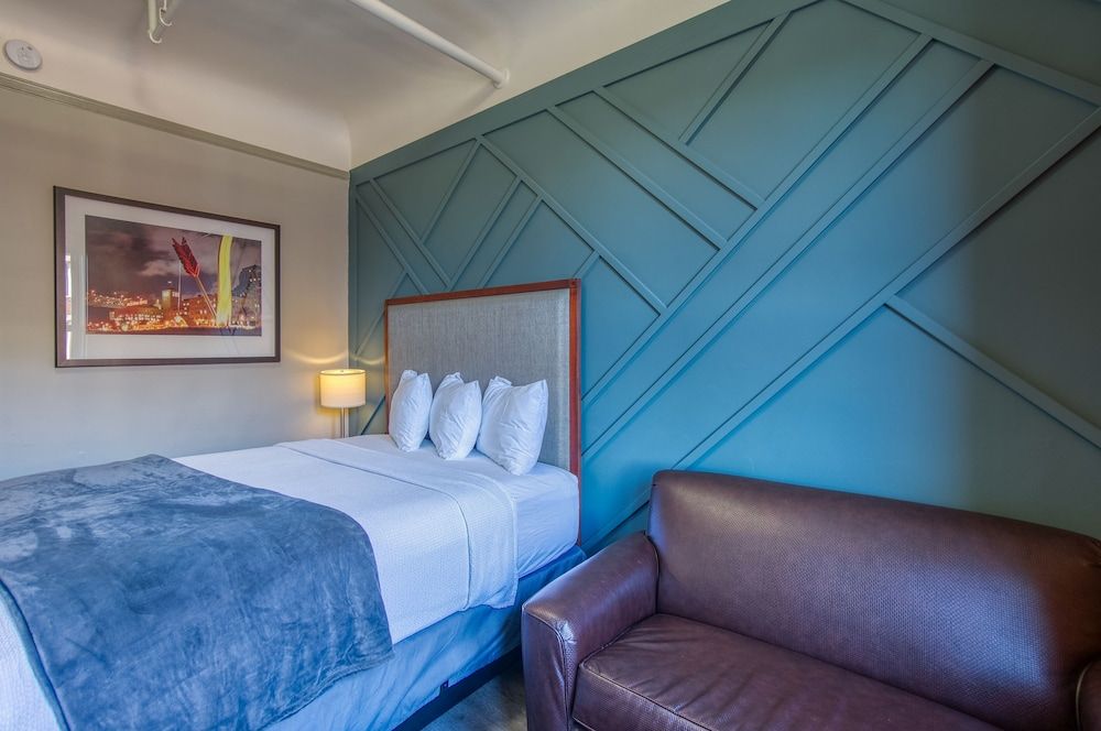 Ram's Hotel 1 Queen Bed with Sofa Bed, Shared Bathroom 11