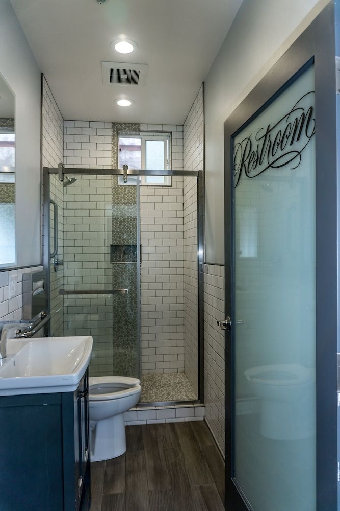 Ram's Hotel 1 Queen Bed with Sofa Bed, Shared Bathroom 19