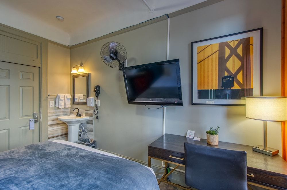 Ram's Hotel 1 Queen Bed with Sofa Bed, Shared Bathroom 29