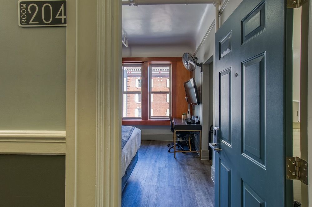 Ram's Hotel 1 Queen Bed with Sofa Bed, Shared Bathroom 26