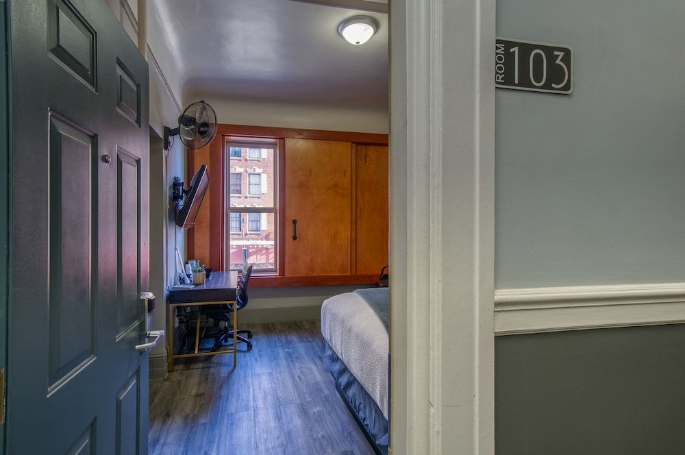 Ram's Hotel 1 Queen Bed with Sofa Bed, Shared Bathroom 27