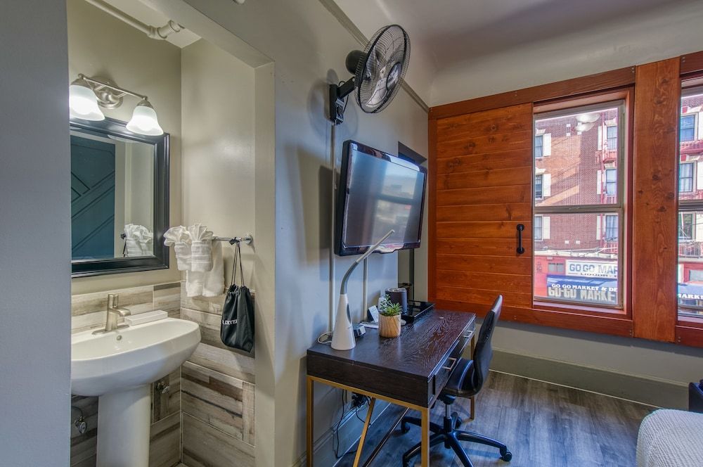 Ram's Hotel 1 Queen Bed with Sofa Bed, Shared Bathroom 18