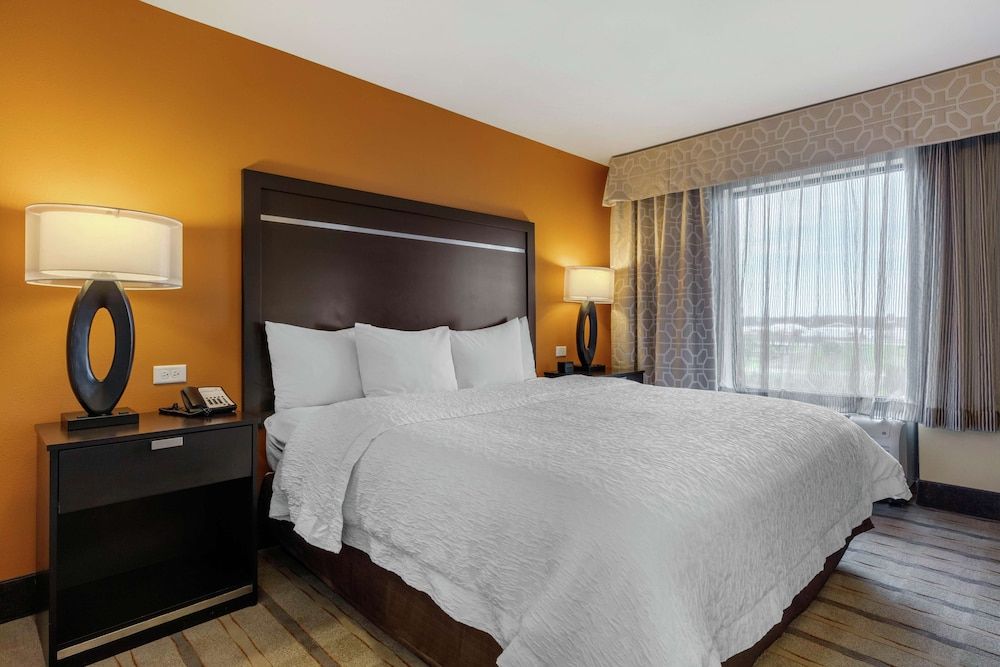 King, Studio, 1 King Bed, Non Smoking, Kitchenette